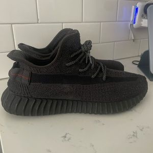 Yeezy 350 “static black” non-reflective